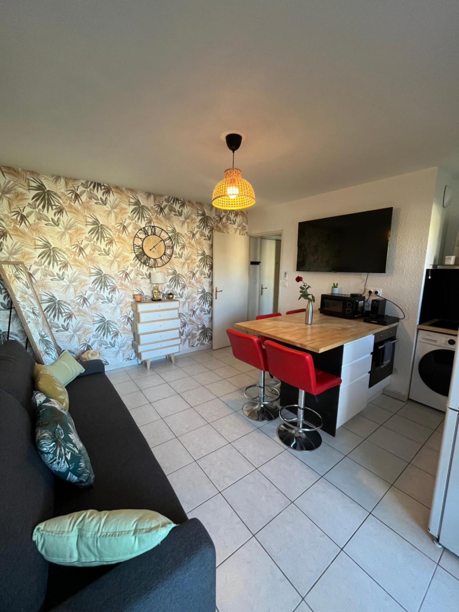 Joli T2/ Tram/ Clim/ Parking/ Wifi/ Piscine Apartment Montpellier Exterior photo