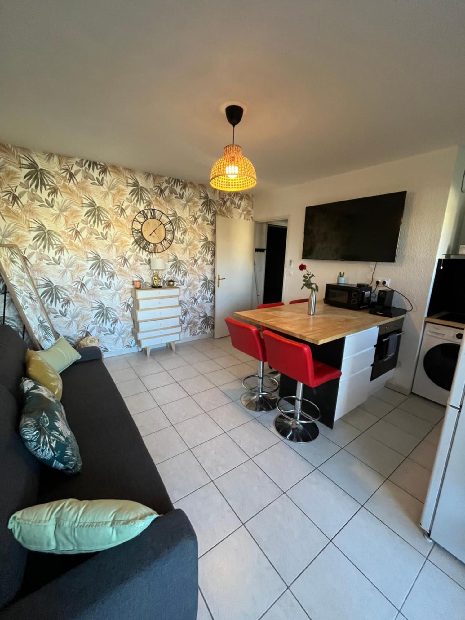 Joli T2/ Tram/ Clim/ Parking/ Wifi/ Piscine Apartment Montpellier Exterior photo