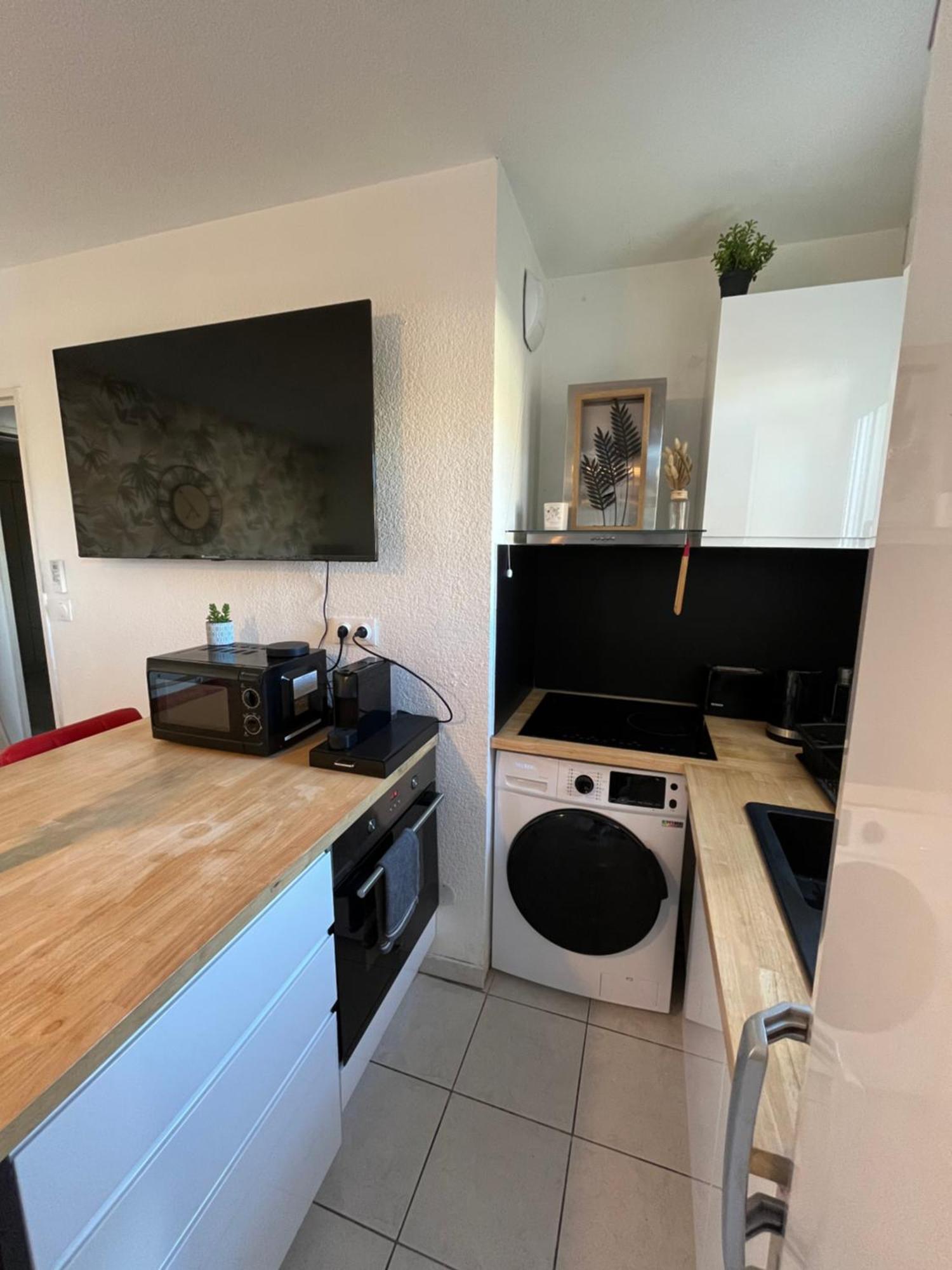 Joli T2/ Tram/ Clim/ Parking/ Wifi/ Piscine Apartment Montpellier Exterior photo