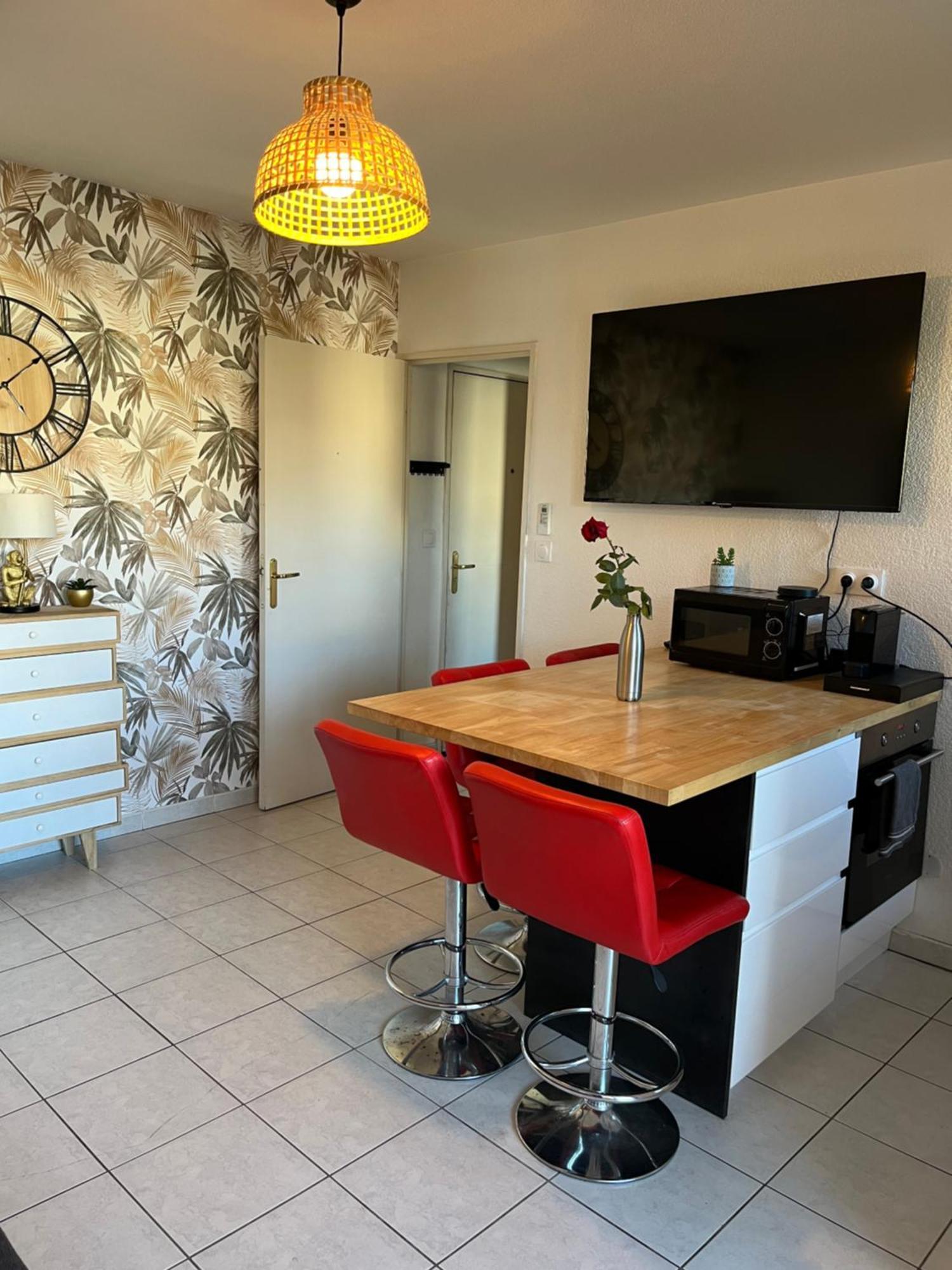 Joli T2/ Tram/ Clim/ Parking/ Wifi/ Piscine Apartment Montpellier Exterior photo